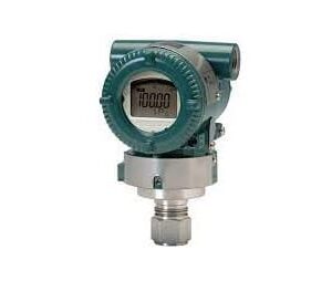 Transmisor de presión manométrica Yokogawa EJA530E con indicador digital y montaje en línea.